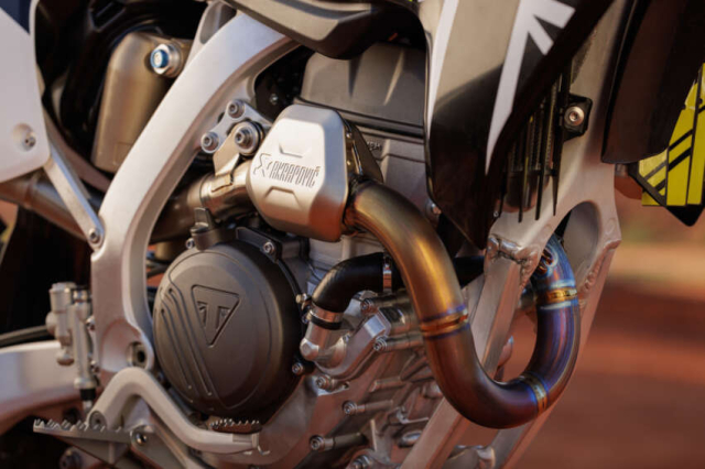Chi tiet day du ve Triumph TF 250X 2024 mot co may dan dau phan khuc 250 - 17