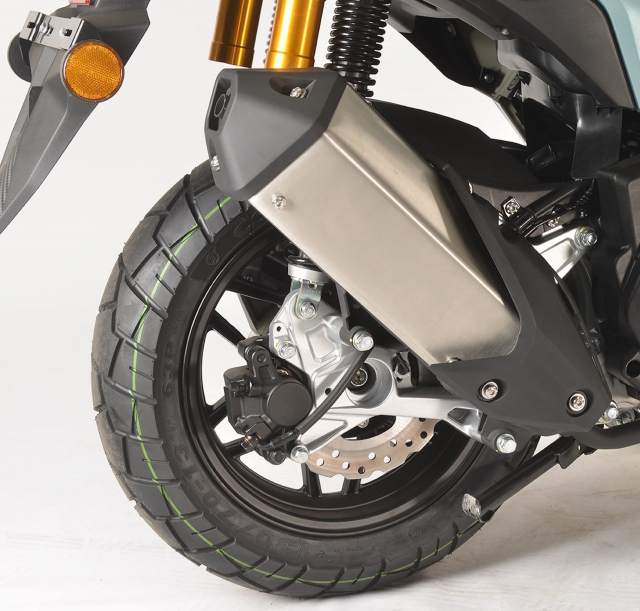 Chi tiet mau tay ga dia hinh moi bi nham lan voi Honda ADV160 - 6