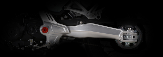 Chi tiet Rockstar 125 ngang ngua XSR 155 ve gia ban va xin so hon ve trang bi - 10