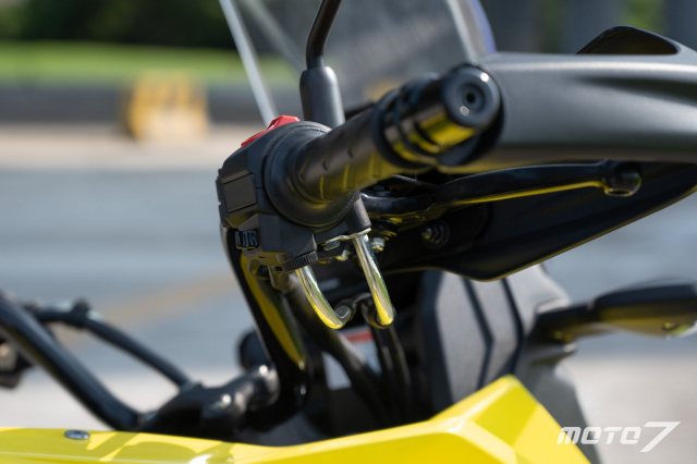 Chi tiet SUZUKI VStrom 250 SX 2023 dung chung dong co Gixxer lam mat bang dau - 25