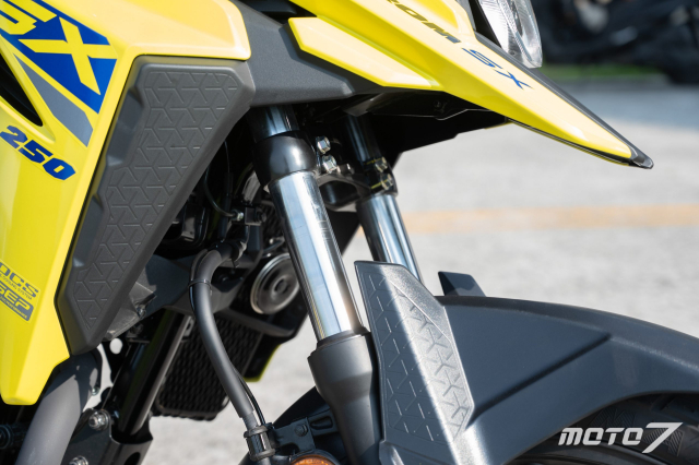 Chi tiet SUZUKI VStrom 250 SX 2023 dung chung dong co Gixxer lam mat bang dau - 28