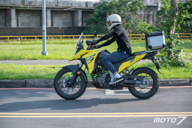 Chi tiet SUZUKI VStrom 250 SX 2023 dung chung dong co Gixxer lam mat bang dau - 31