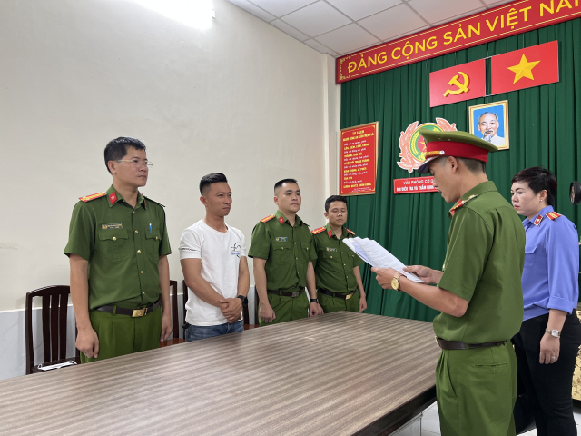 Cong an TPHCM bat tam giam nguoi mau Ngoc Trinh - 2