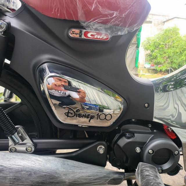 Cub C125 2023 phien ban Disney chot gia 320 trieu dong tai thi truong Viet - 6