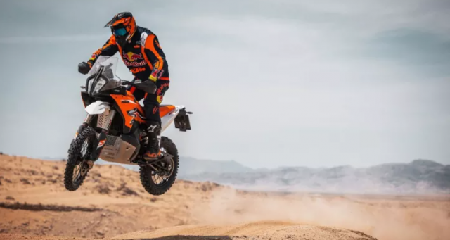 Cuc soc KTM 890 Adventure R Rally 2024 bi mua sach sau khi duoc chao ban