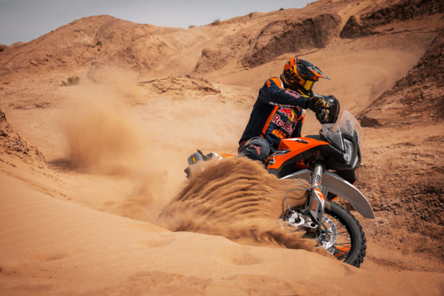 Cuc soc KTM 890 Adventure R Rally 2024 bi mua sach sau khi duoc chao ban - 5