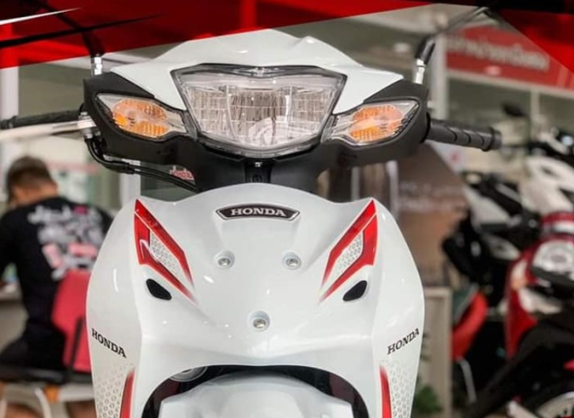 Cung la Honda Wave hai mau xe duoi day lai co net khac biet - 4
