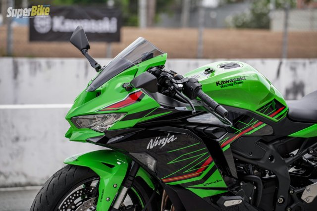 Danh gia chi tiet Kawasaki ZX4R SE dong co 4 xilanh hap dan vua trinh lang - 4