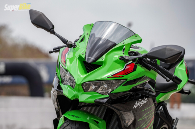 Danh gia chi tiet Kawasaki ZX4R SE dong co 4 xilanh hap dan vua trinh lang - 8