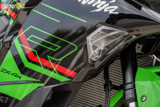 Danh gia chi tiet Kawasaki ZX4R SE dong co 4 xilanh hap dan vua trinh lang - 9