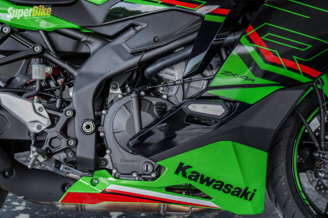 Danh gia chi tiet Kawasaki ZX4R SE dong co 4 xilanh hap dan vua trinh lang - 11