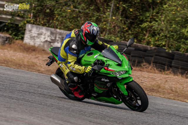 Danh gia chi tiet Kawasaki ZX4R SE dong co 4 xilanh hap dan vua trinh lang - 18