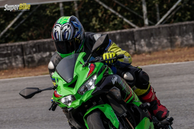 Danh gia chi tiet Kawasaki ZX4R SE dong co 4 xilanh hap dan vua trinh lang - 19