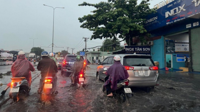 De xuat bon truong hop bat buoc nguoi lai xe phai tat den pha bat den chieu gan - 4