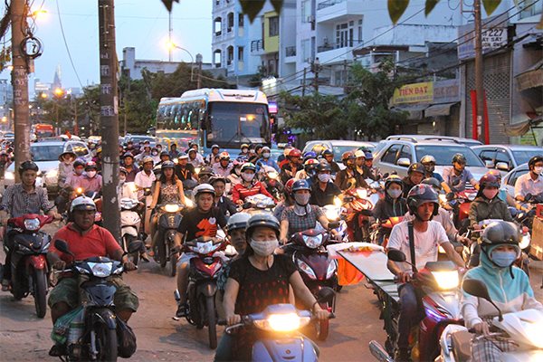 De xuat bon truong hop bat buoc nguoi lai xe phai tat den pha bat den chieu gan - 8