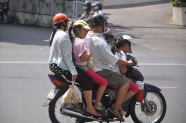 De xuat them truong hop xe may duoc kep 3 khong bi phat - 6