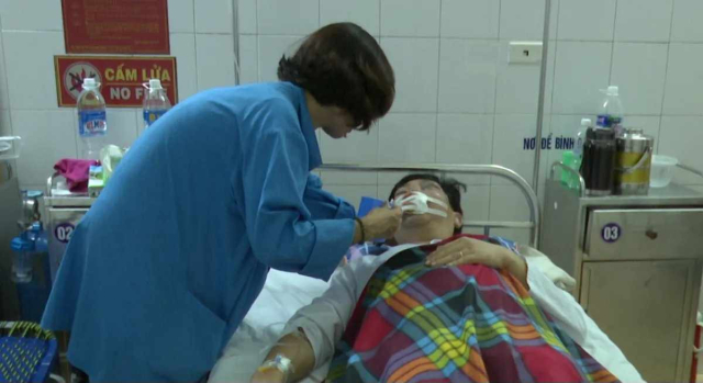 Dieu kien xe may tong truc dien vao chien si cong an bi thuong - 3