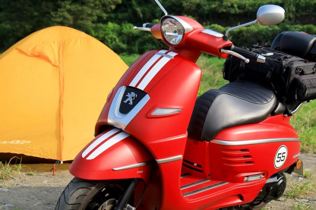 Doi thu cua SH150 co them phien ban Touring cuc chat - 4