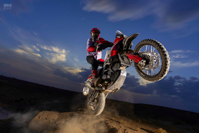 Ducati DesertX Rally 2024 trinh lang voi loat thay doi dang tung dong - 9
