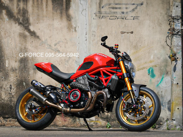 Ducati Monster 821 do hao nhoang voi goi Option dinh dam