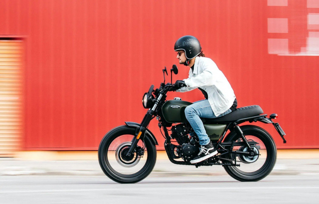 Felsberg 125 den tu Chau Au so huu he thong thang CBS giong het Honda SH - 10