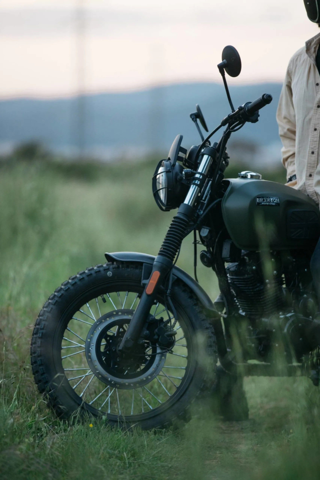 Felsberg 125 den tu Chau Au so huu he thong thang CBS giong het Honda SH - 5