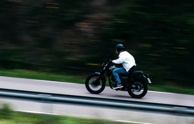Felsberg 125 den tu Chau Au so huu he thong thang CBS giong het Honda SH - 7