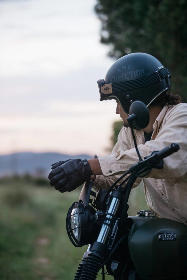 Felsberg 125 den tu Chau Au so huu he thong thang CBS giong het Honda SH - 9