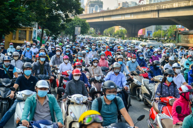 Ha Noi lai tinh cam xe may vao noi do