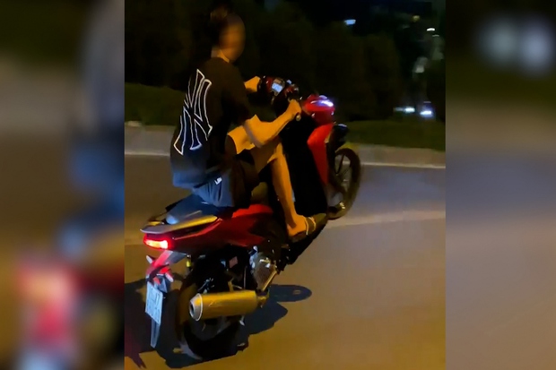 Hoc sinh chuan bi thi tot nghiep THPT bi khoi to vi chay 1 banh xe may