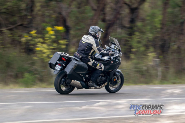 Honda NT1100 se ve Viet Nam trong thang 10 voi gia tu 750 trieu dong - 8