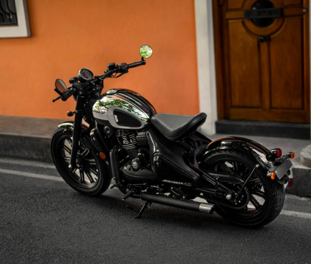 Jawa 42 Bobber Black Mirror ra mat mau bobber moi voi gia ban hap dan - 3
