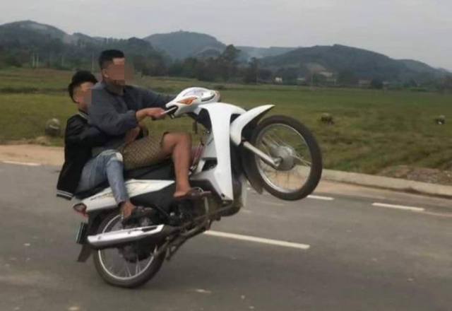 Khoi to 7 doi tuong thich boc dau xe may
