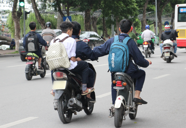 Khong nuong chieu khi giao xe may cho con em chua du tuoi