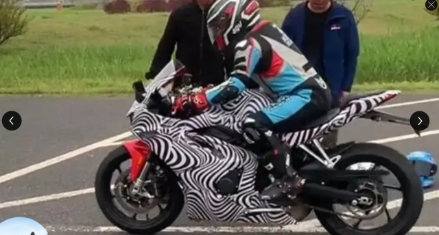 Kove 400 RR voi dong co bon xilanh hien dang trong qua trinh thu nghiem