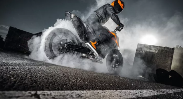 KTM 790 Duke 2024 Dao mo scalpel da tro lai va loi hai hon xua