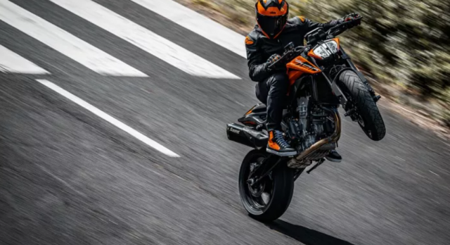 KTM 790 Duke 2024 Dao mo scalpel da tro lai va loi hai hon xua - 3