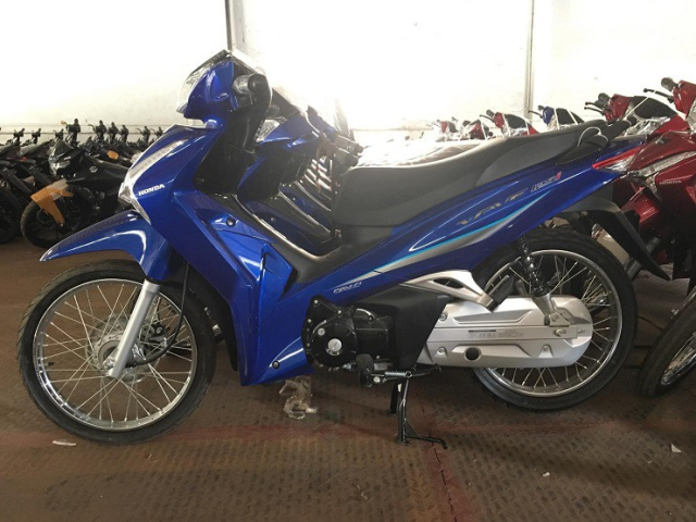 Loat xe may Honda Thai Lan gia cao gap nhieu lan khi ve Viet Nam - 4