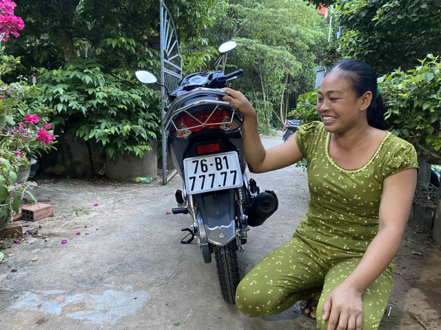 Ly giai bi an bien so xe 5 so lai co dau cham ngan cach o giua - 3