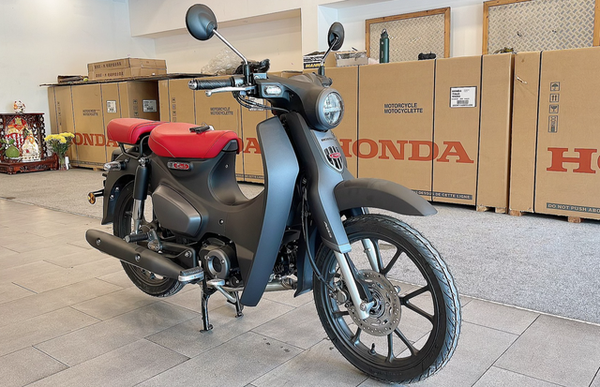 Mau xe may Honda Super Cub phien ban chau Au cap ben Viet Nam Nghe gia nga ngua