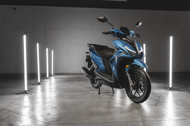Mitt 125 Urban den tu Chau Au trong cu nhu con lai giua Vario va NVX - 3