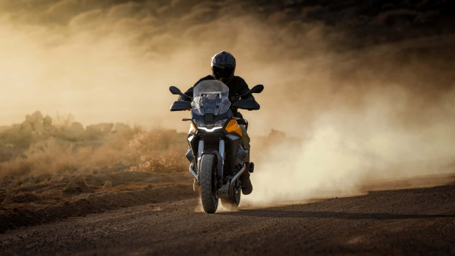 Moto Guzzi gioi thieu Stelvio truoc them su kien EICMA 2023 - 7