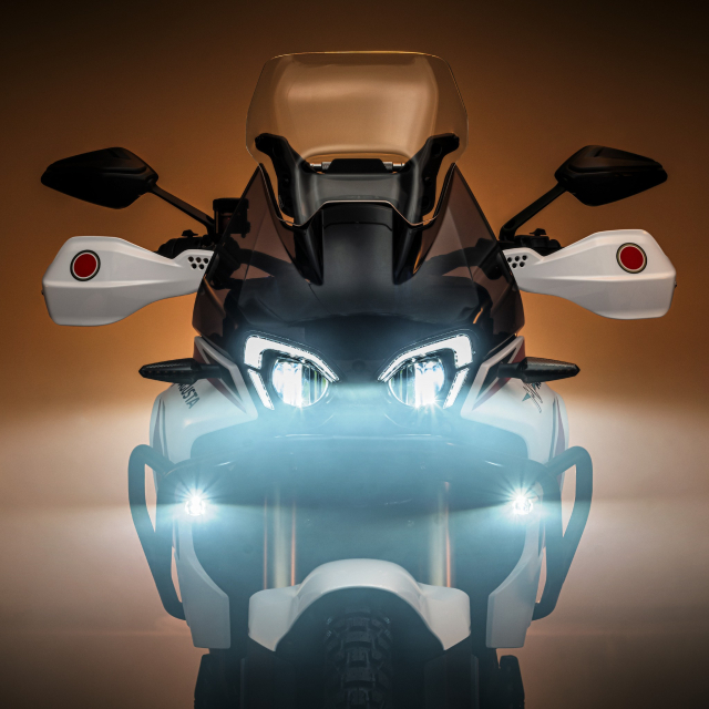 MV Agusta trinh lang LXP Orioli ADV 2024 sau bao nam ap u