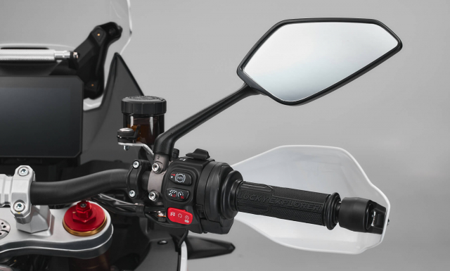 MV Agusta trinh lang LXP Orioli ADV 2024 sau bao nam ap u - 8