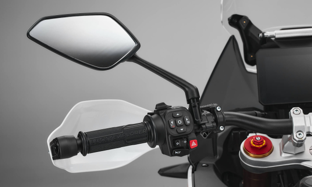 MV Agusta trinh lang LXP Orioli ADV 2024 sau bao nam ap u - 9