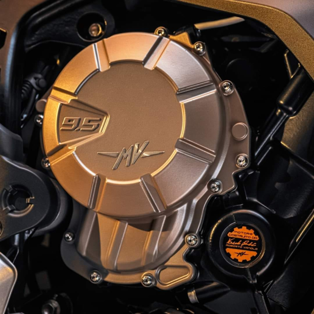 MV Agusta trinh lang LXP Orioli ADV 2024 sau bao nam ap u - 14