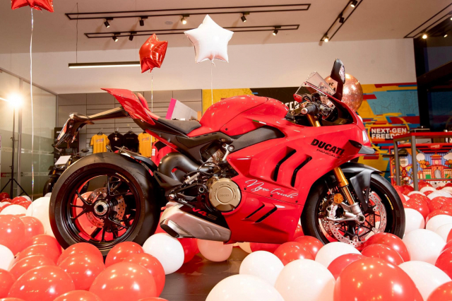 Ngoc Trinh chot mua Ducati Panigale V4 S khien nhieu nguoi sung sot - 7
