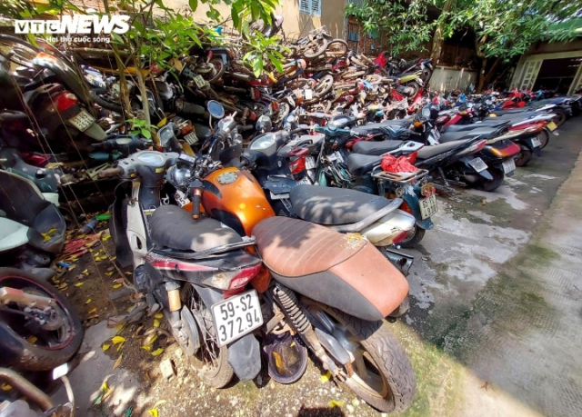 Nhieu dia diem tro thanh nghia trang xe may o Sai Gon - 11