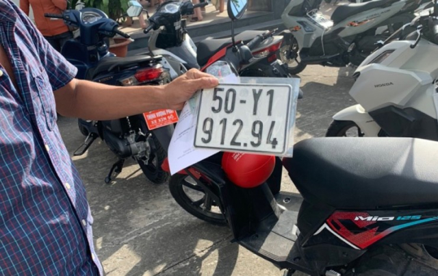 Nhung dieu kien de duoc cap lai bien so dinh danh cu cho xe moi - 4