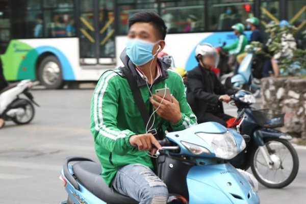 Nhung thoi quen ban thuong lam khi dieu khien xe may bi phat cuc nang - 5